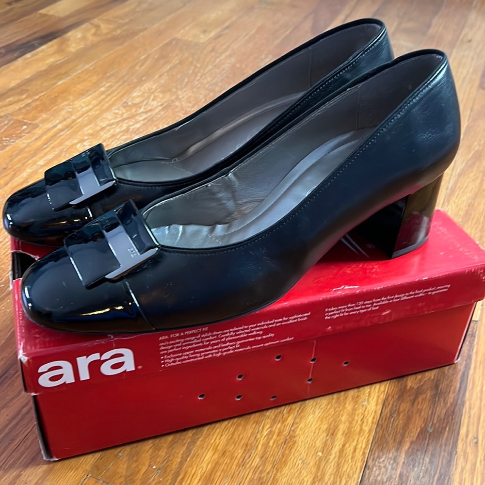 Ara black patent/leather heels size 10.5